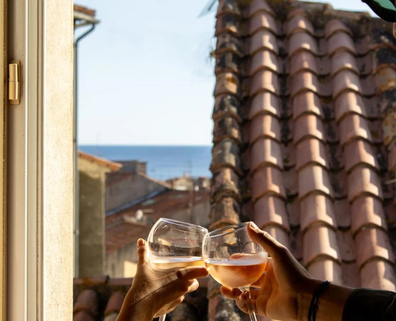 Le Clos Des Arômes Cassis 3*,  Francia