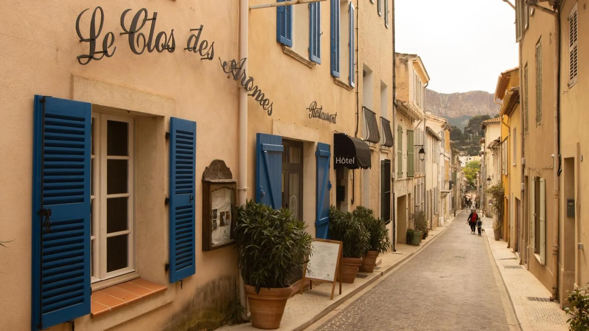 Le Clos Des Arômes Cassis 3*,  Francia