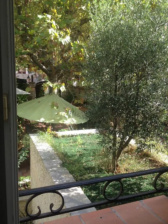 Le Clos Des Arômes Cassis Hotel