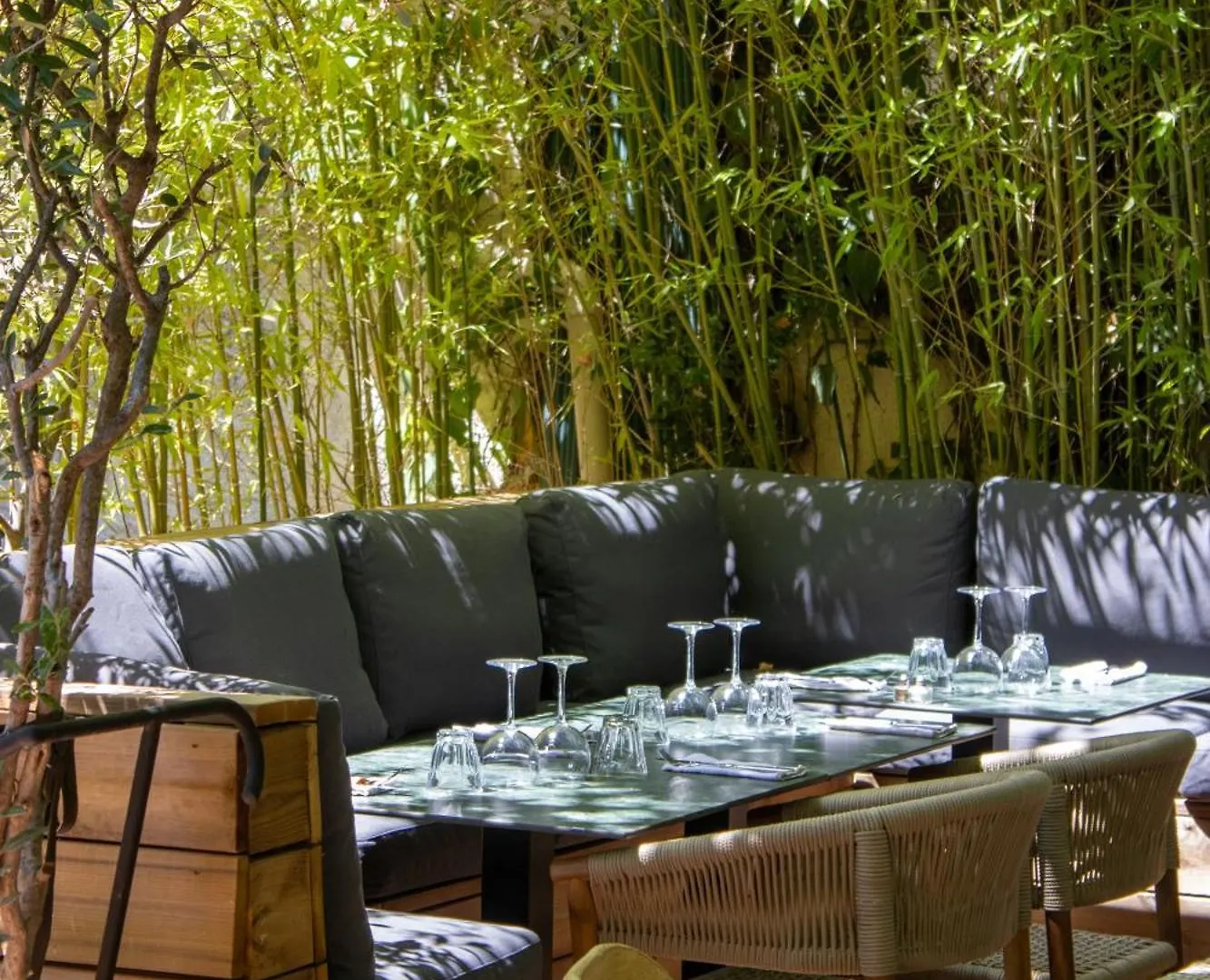Le Clos Des Aromes Cassis 3*,  France