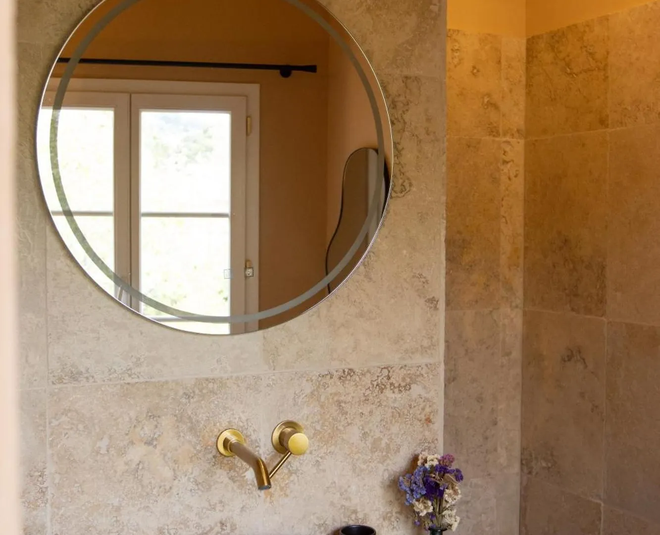 Le Clos Des Aromes Cassis Hotel