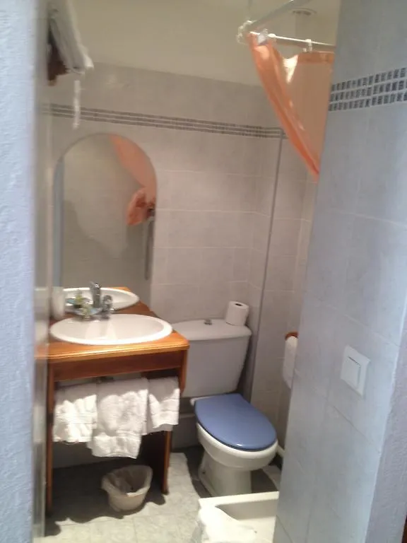 Le Clos Des Aromes Cassis 3*,  France
